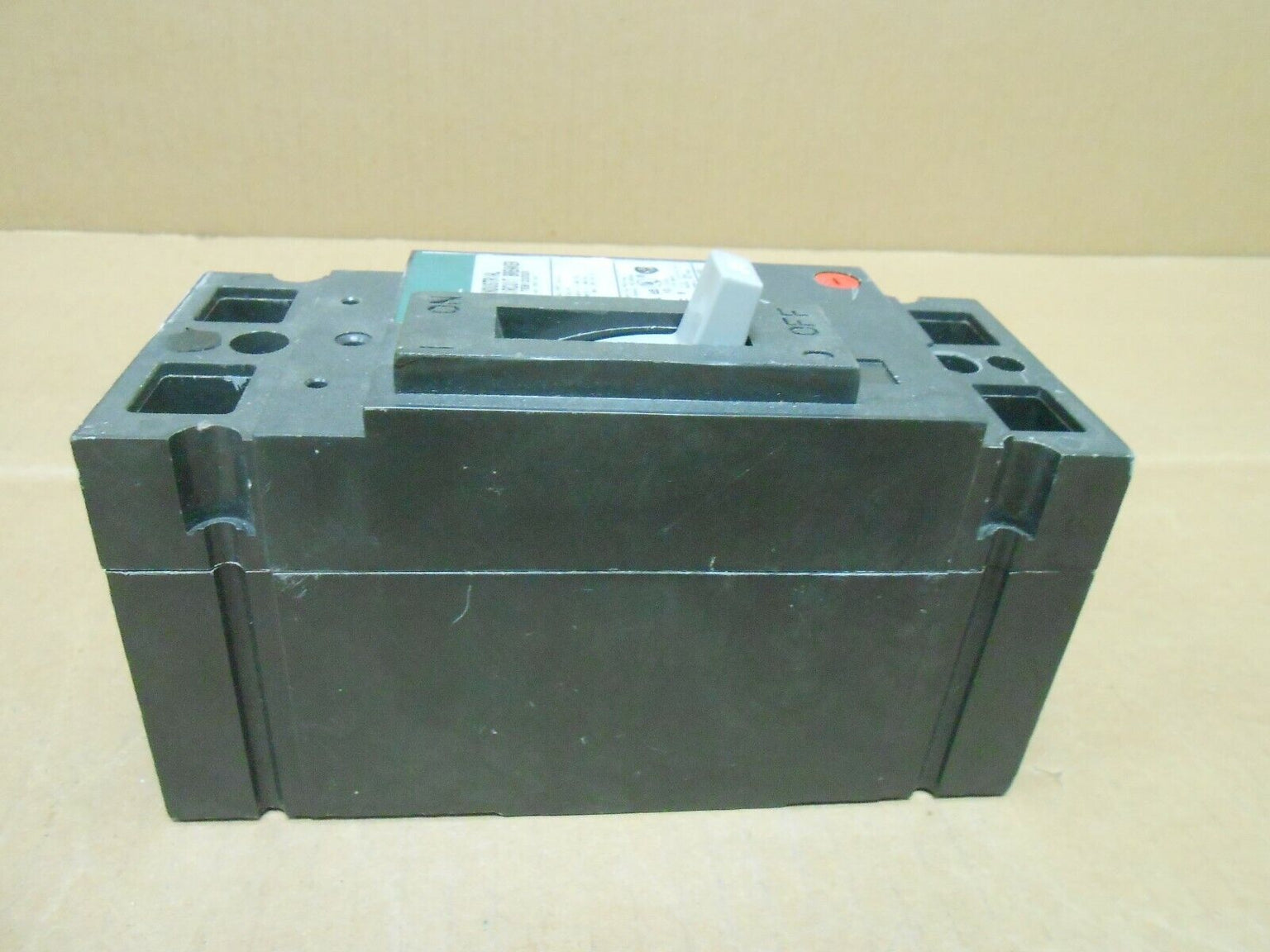 TEB122020 - GE - Molded Case Circuit Breaker